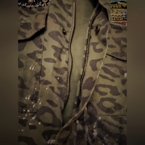 UPCYCLED Distressed 'SHE'S COUNTRY'/'Jason Aldean' Sleeveless Army Green Vest - Picture 10 of 10